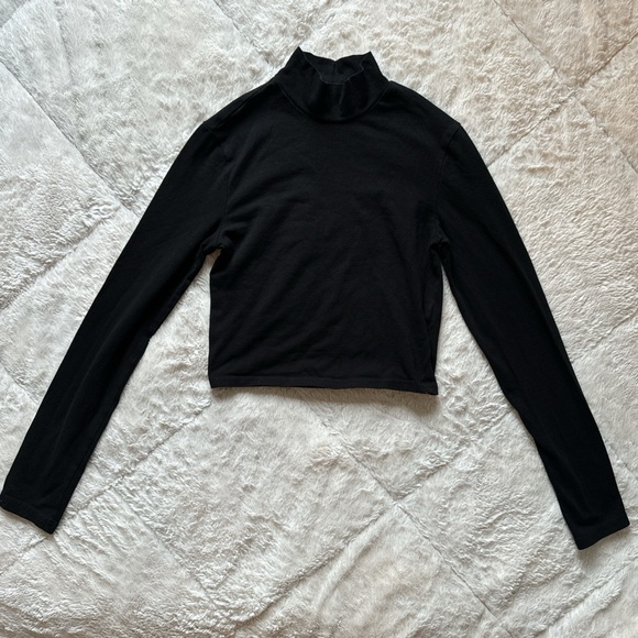 Black long sleeve turtleneck crop top - Picture 1 of 3